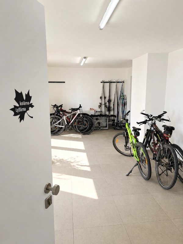 Kolárna apartmánu Javorná na Šumavě – úschovna kol a sportovního vybavení