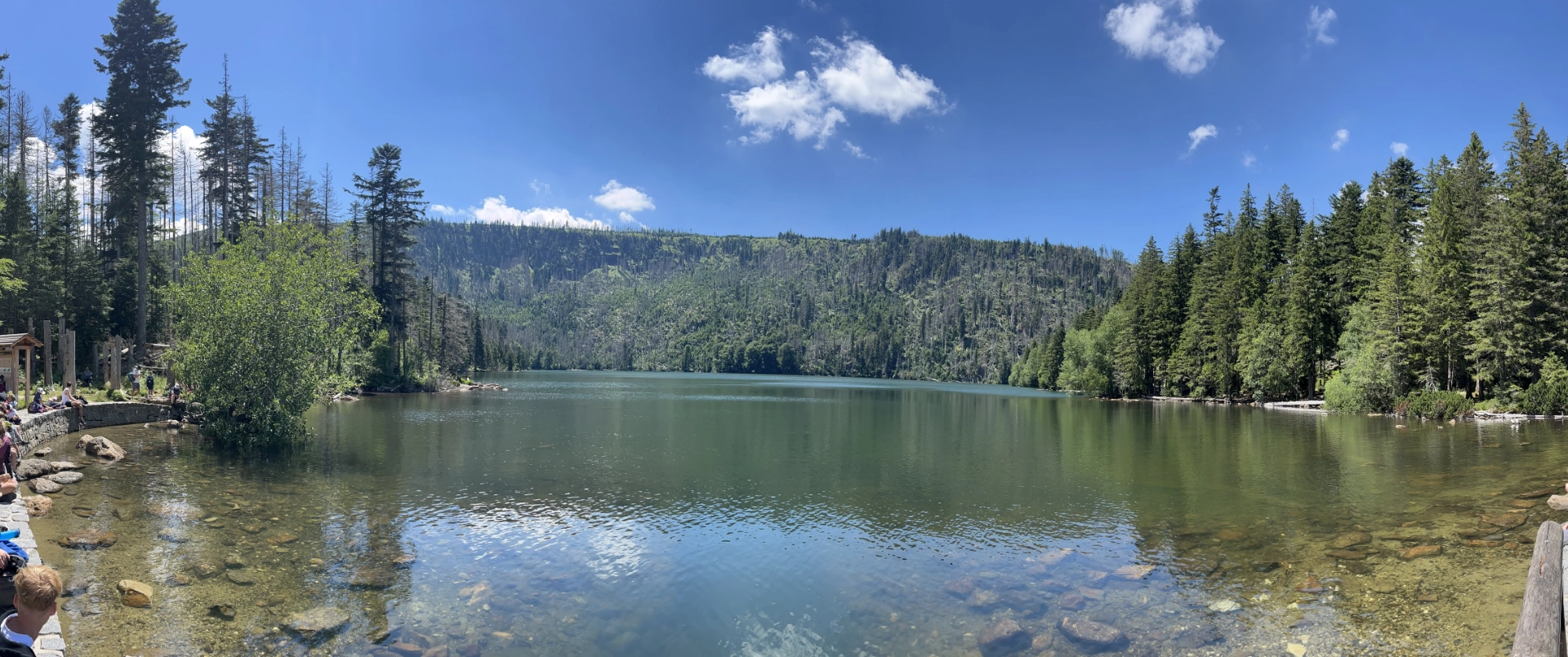 Černé jezero s kočárkem – zpevněná cesta pro rodiny s dětmi