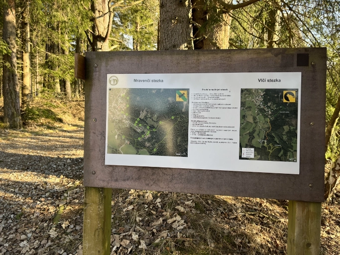 Mravenčí stezka v Srní – mraveniště na naučné stezce