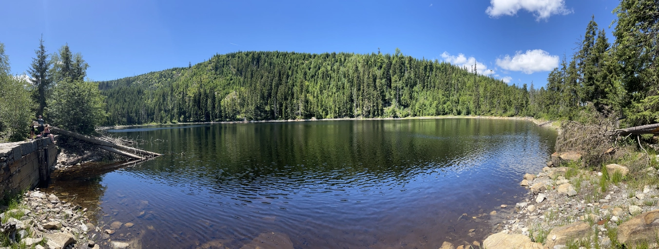 Prášilské jezero – panoramatický výhled na jezero